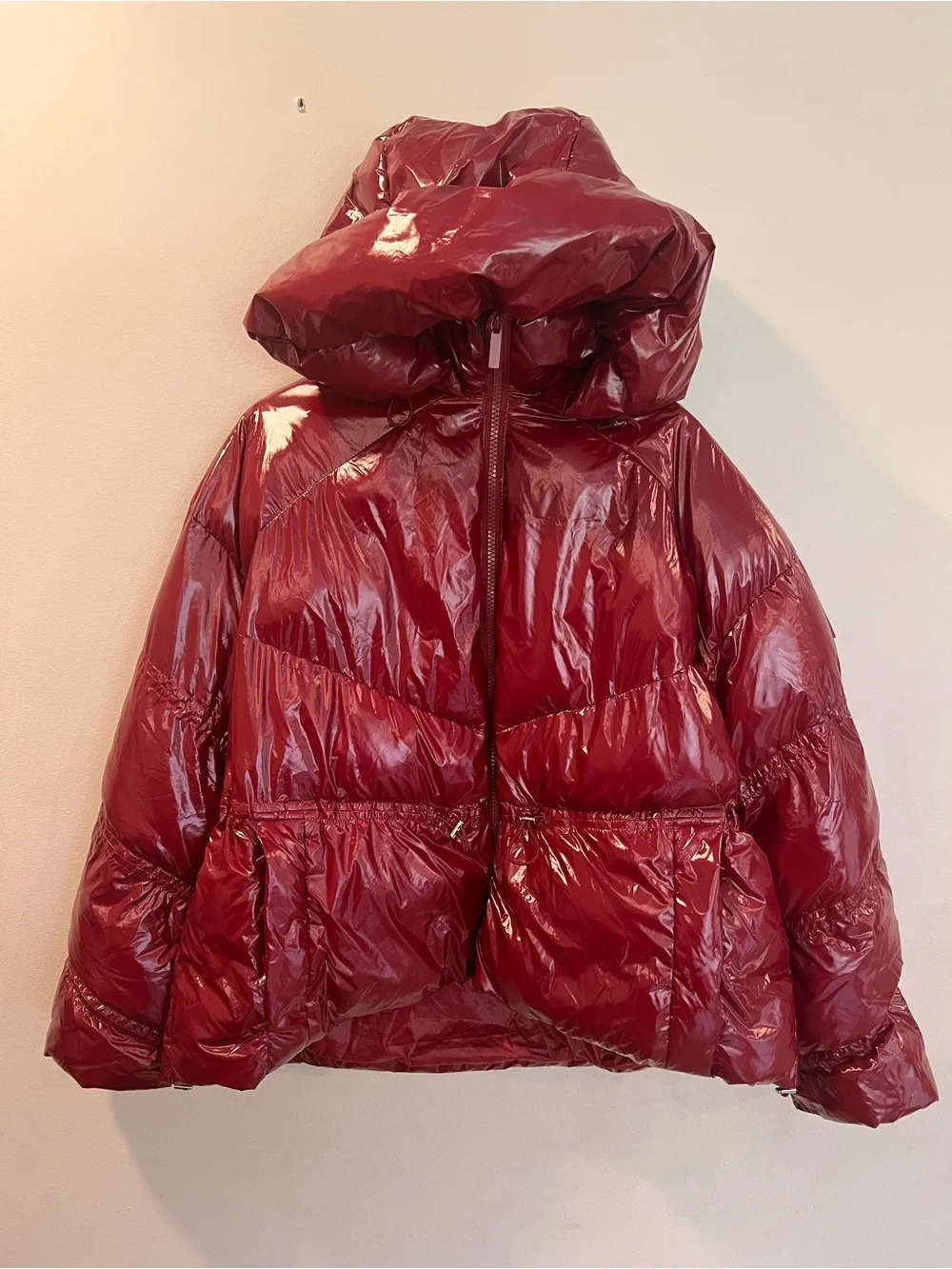 Alo Yoga Stunner Glossy Oversized Hooded Puffer Jacket Cranberry Size  Large.